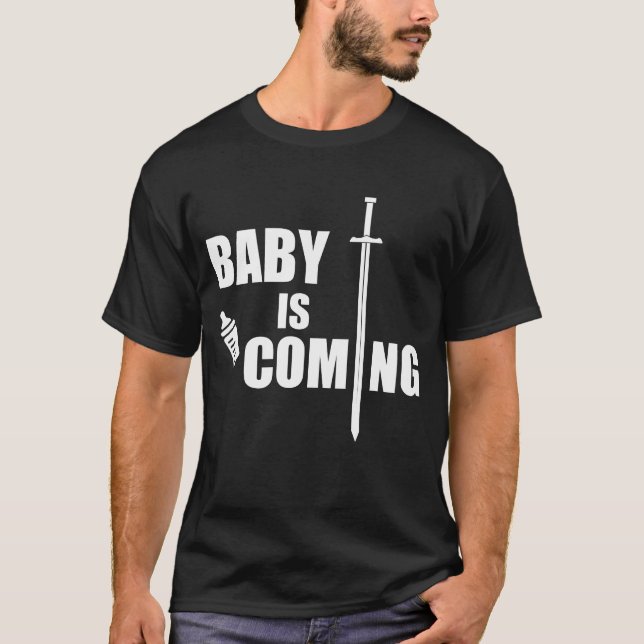 Camiseta El bebé se está convirtiendo en un regalo divertid (Anverso)