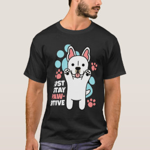 Camiseta El Bulldog francés crema se queda con un perro cau