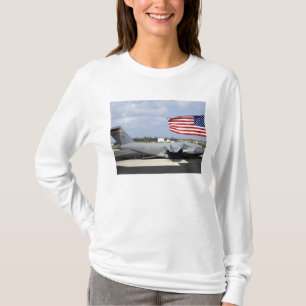 Camiseta El C-17 Globemaster III se sienta en el en linea
