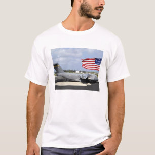 Camiseta El C-17 Globemaster III se sienta en el en linea