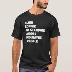 Camiseta El café del propietario de un perro de caniche de 