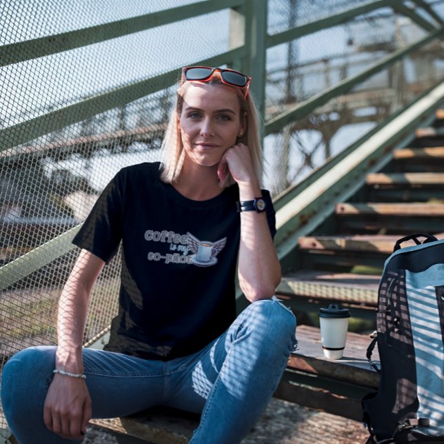 Camiseta El café es mi co-piloto (Subido por el creador)