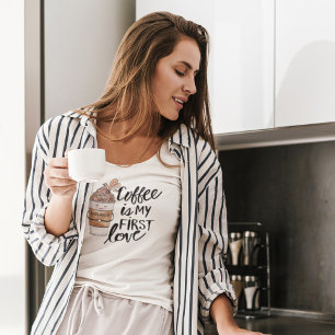 Camiseta El café es mi primer café gracioso amoroso latte