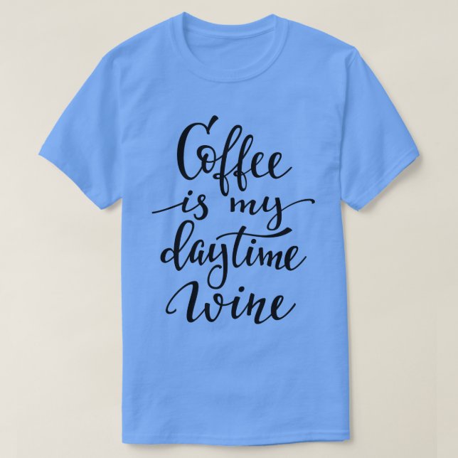 Camiseta El Café Es Mi Vino De Día (Diseño del anverso)