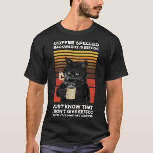 Camiseta El café espoleado hacia atrás es un gato negro eno