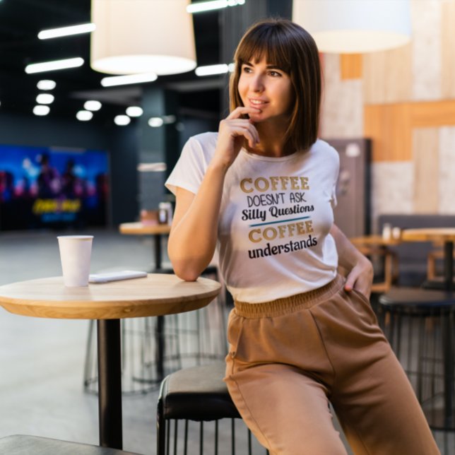 Camiseta El café no hace preguntas tontas (Subido por el creador)