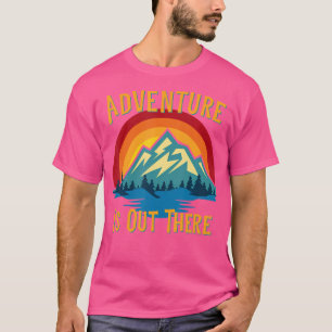 Camiseta El Campo De Montañas Retro Sunset Es Una Aventura.