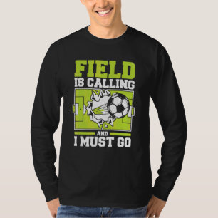 Camiseta El Campo Está Llamando Y Debo Ir Profesión De Fútb