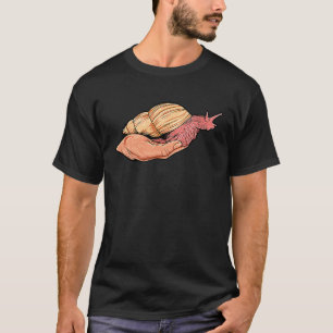 Camiseta El caracol gatea en la mano contra los caracoles