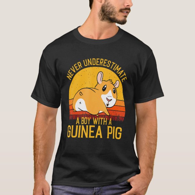 Camiseta El Cerdo De Guinea Nunca Subestima A Un Niño Con U (Anverso)