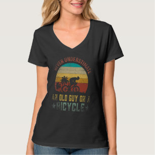 Camiseta El Ciclismo De Vintage Nunca Subestima A Un Viejo