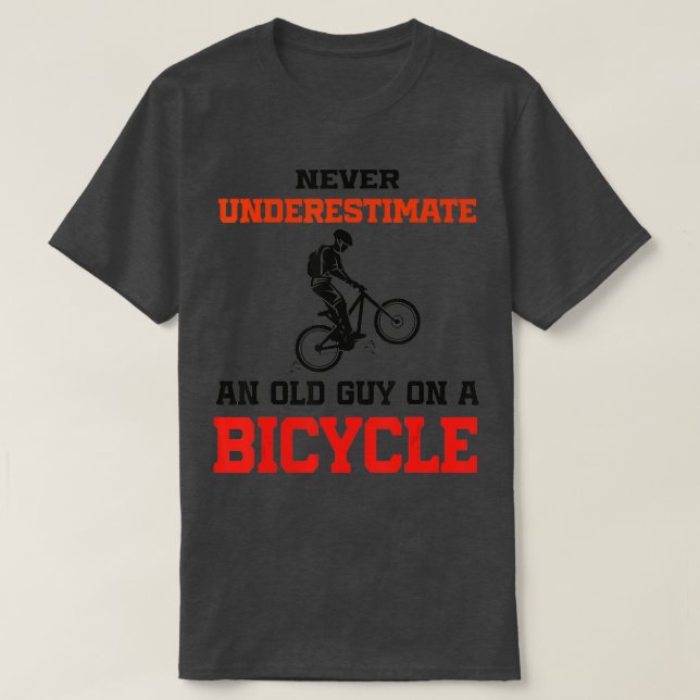 Camiseta El Ciclismo Divertido De Los Hombres Nunca Subesti (Diseño del anverso)