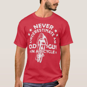 Camiseta El Ciclismo Nunca Subestima A Un Viejo Hombre En U