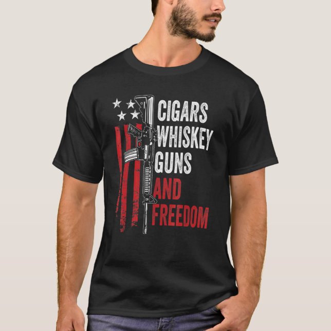 Camiseta El Cigarro Whiskey Ataca Al Propietario De La Pist (Anverso)