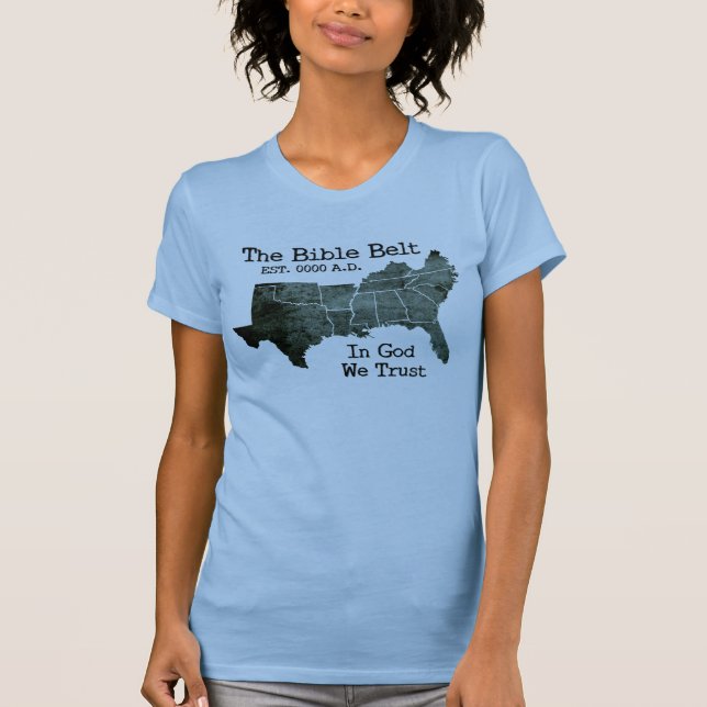Camiseta El Cinturón de la Biblia en dios confiamos en la (Anverso)