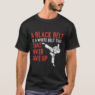 Camiseta El cinturón negro nunca dejó de inspirar a Karate 