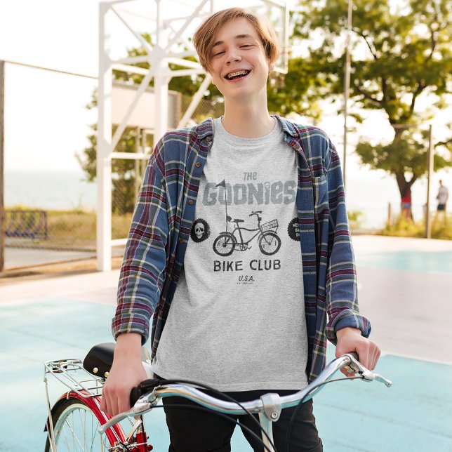 Camiseta El Club de Bicicletas Goonies (Person wearing shirt)