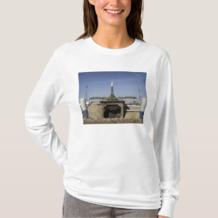 Camiseta El cohete de Soyuz se erige en la posición 6