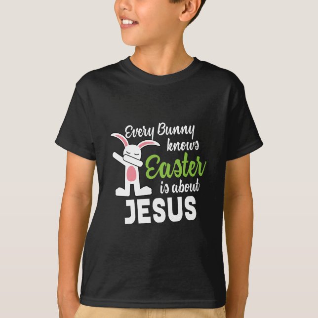 Camiseta El conejito que frota Pascua está sobre Jesús (Anverso)