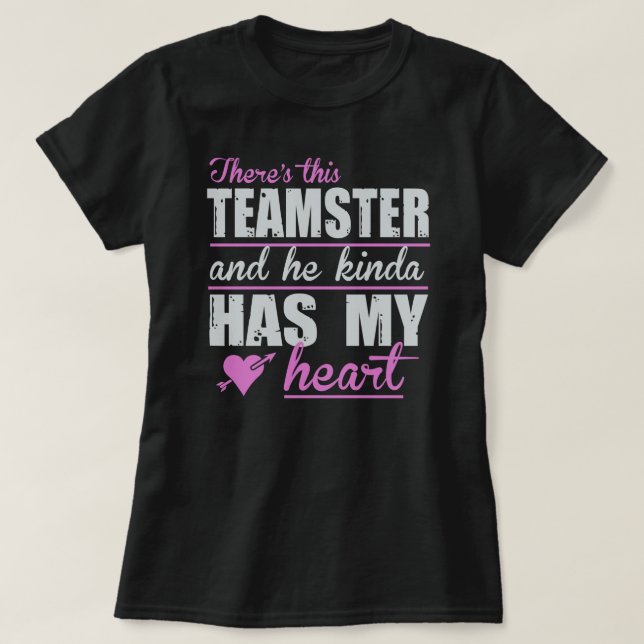 Camiseta El corazón de esta dama está con un Teamster (Diseño del anverso)