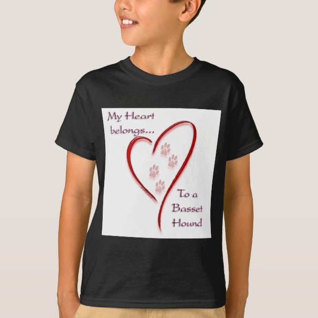 Camiseta El corazón del hongo basset pertenece (Anverso)