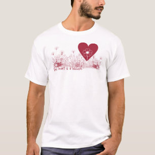 Camiseta El corazón es una flor silvestre floreciente camis