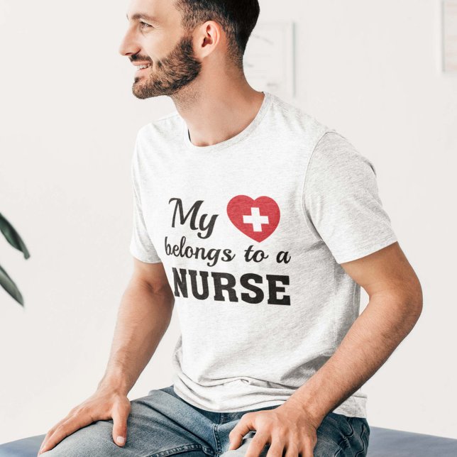 Camiseta El corazón pertenece a la enfermera (Subido por el creador)