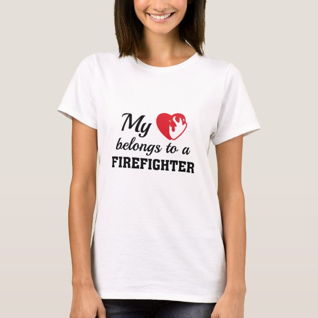 Camiseta El corazón pertenece al bombero (Anverso)