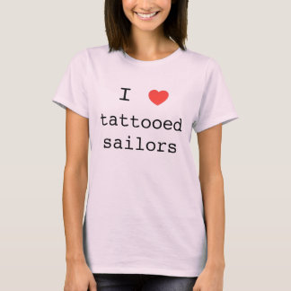 Camiseta El corazón tatuó a los marineros.