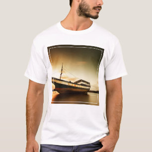 Camiseta El cuerpo de la nave vieja el   Bali, Indonesia