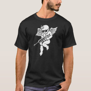 CAMISETA EL CUPID LE TIRARÁ CON UN ARMA DEL RIFLE DE AK-47