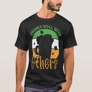 Camiseta El Día De Los Patrocinadores Bebe Bien Con Otras V