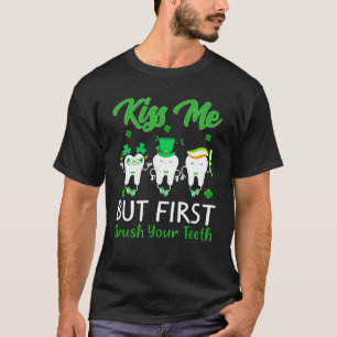 Camiseta El Día de San Patricio me besa pero primero cepill