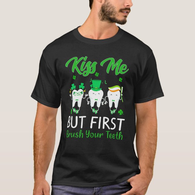 Camiseta El Día de San Patricio me besa pero primero cepill (Anverso)