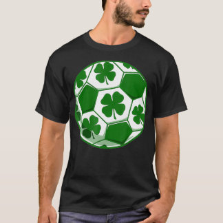 Camiseta El Día del Shamrock en la bola de fútbol