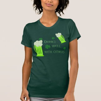 Camiseta El día divertido de St Patricks bebe bien la camis
