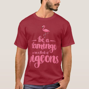 Camiseta El Diseño De Flamingo Es Un Flamingo En Un Rebaño 