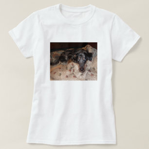 Camiseta El dormitar del perro del leopardo de Catahoula