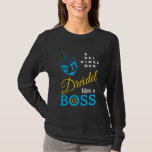 Camiseta El Dreidel Moderno Como Un Jefe Hanukkah<br><div class="desc">DREIDEL moderno y elegante, COMO UNA Camiseta Hanukkah De Larga Manga. El diseño muestra un dreidel azul cian y una tipografía azul, amarilla y blanca. En la esquina superior derecha, puede leer los nombres de los cuatro lados dreidel en un formato de rompecabezas de palabras (HEI puede cambiarse a HEY...</div>