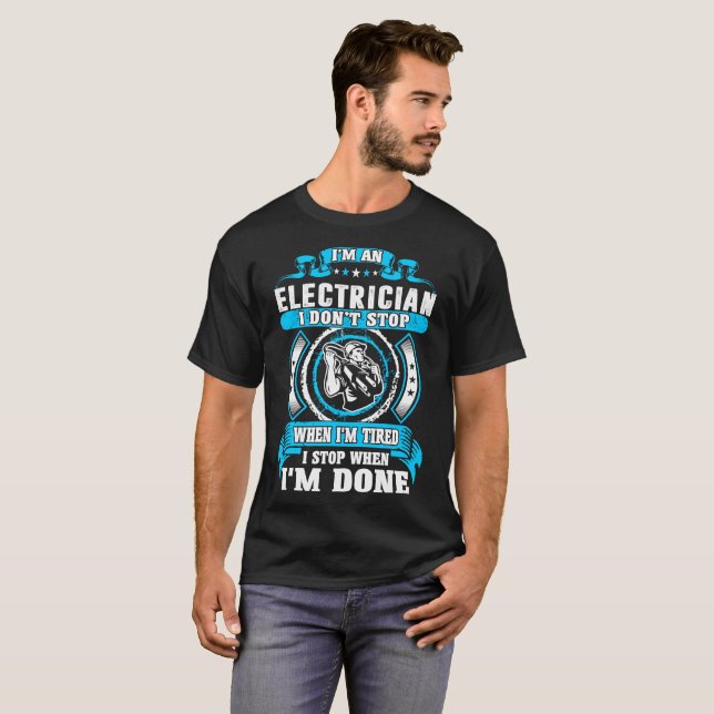 Camiseta El electricista hace no parada cansada cuando (Anverso completo)