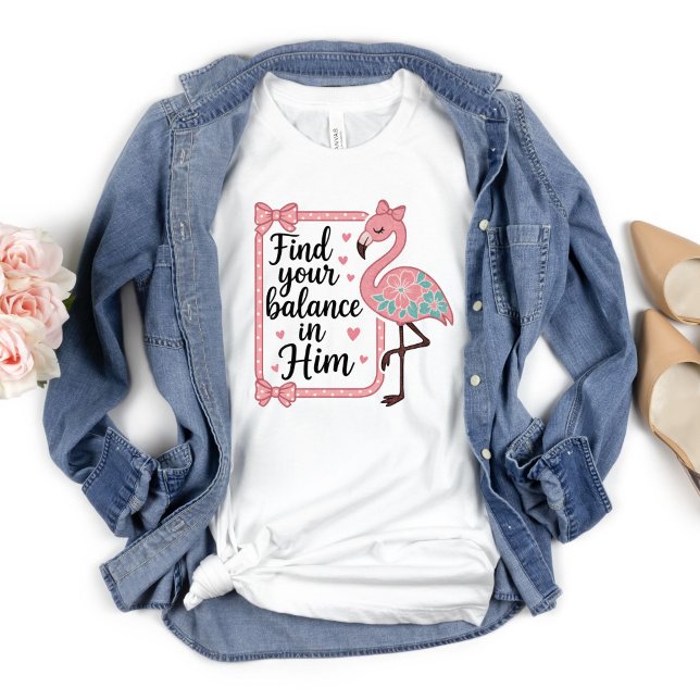 Camiseta El equilibrio religioso cristiano en su flamenco (Christian Faith Religious Find Your Balance in Him Flamingo Bible Verse T-shirt for Women Pink )