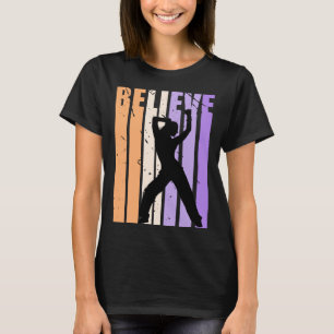 Camiseta El equipo de danza retro infantil cree que la prác