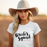 Camiseta El equipo de novias personaliza tanques de fiesta<br><div class="desc">Personalizado de equipos y tanques de fiesta de novias con el gráfico "Bride's Squad" en un guión elegante. Personalízalo con tu fecha de boda, etiqueta boda, nombres u otro texto personalizado. Un regalo perfecto para las novias, las damas de honor y la fiesta de bodas cuando se preparen para su...</div>