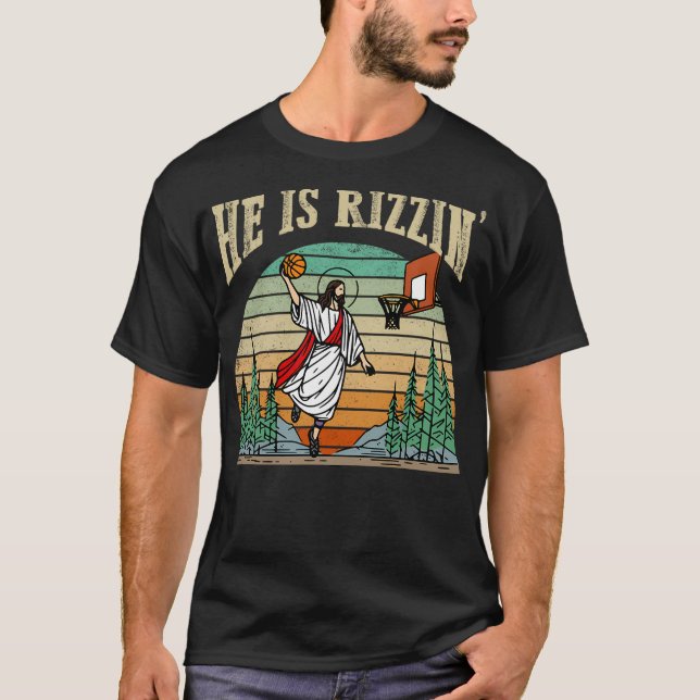 Camiseta Él es cristiano retro en baloncesto de Rizzin (Anverso)