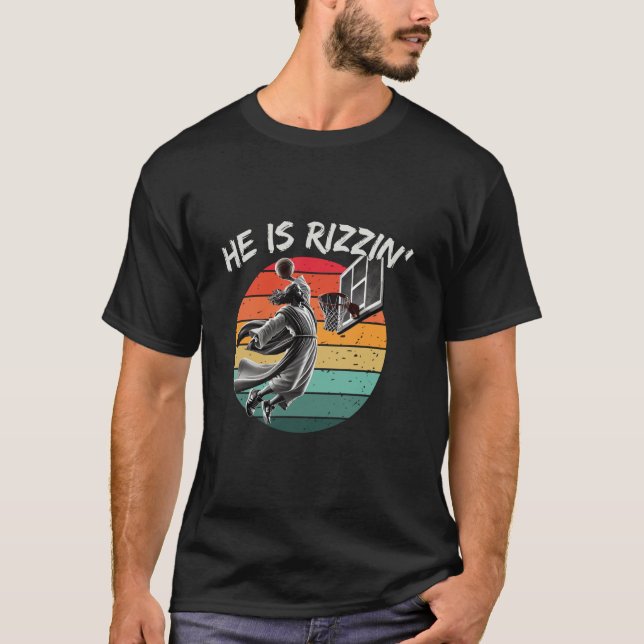 Camiseta Él Es Rizzin Gracioso Jesús Jugando Meme C De Balo (Anverso)