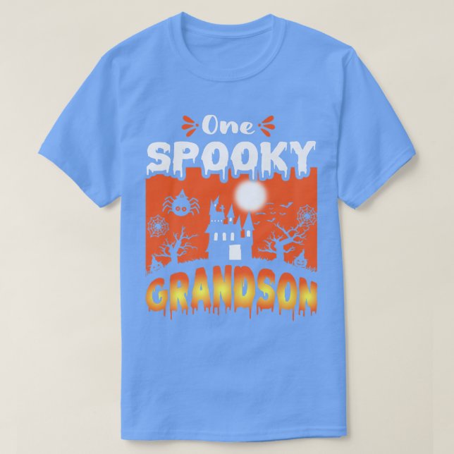 Camiseta El espeluznante diseño de Halloween acosado por la (Diseño del anverso)