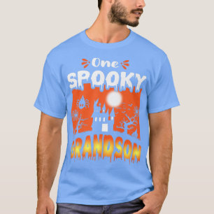 Camiseta El espeluznante diseño de Halloween acosado por la