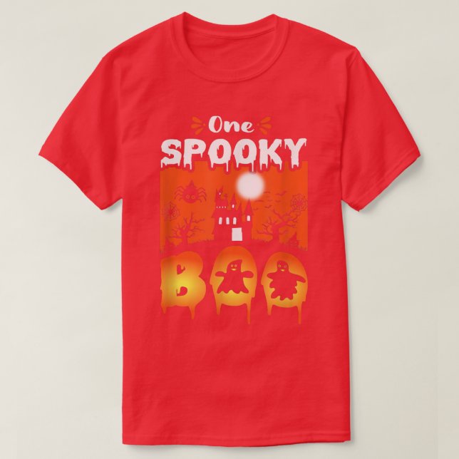Camiseta El espeluznante diseño de Halloween acosado por la (Diseño del anverso)