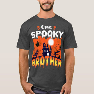 Camiseta El espeluznante diseño de Halloween acosado por la