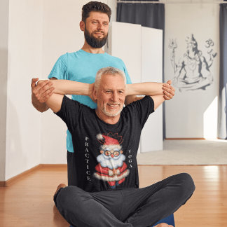 Camiseta El espíritu navideño del yoga de Santa Pose se enc